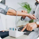 Servizi diagnostici in farmacia: analisi rapide, misurazione pressione, glicemia e test professionali disponibili